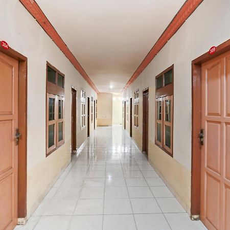 Oyo 93046 Hotel Fortuna Parepare Kültér fotó