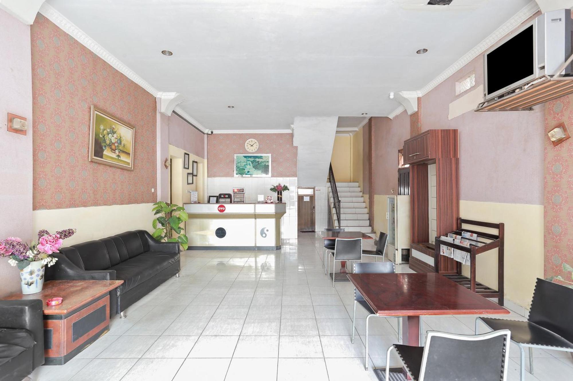 Oyo 93046 Hotel Fortuna Parepare Kültér fotó