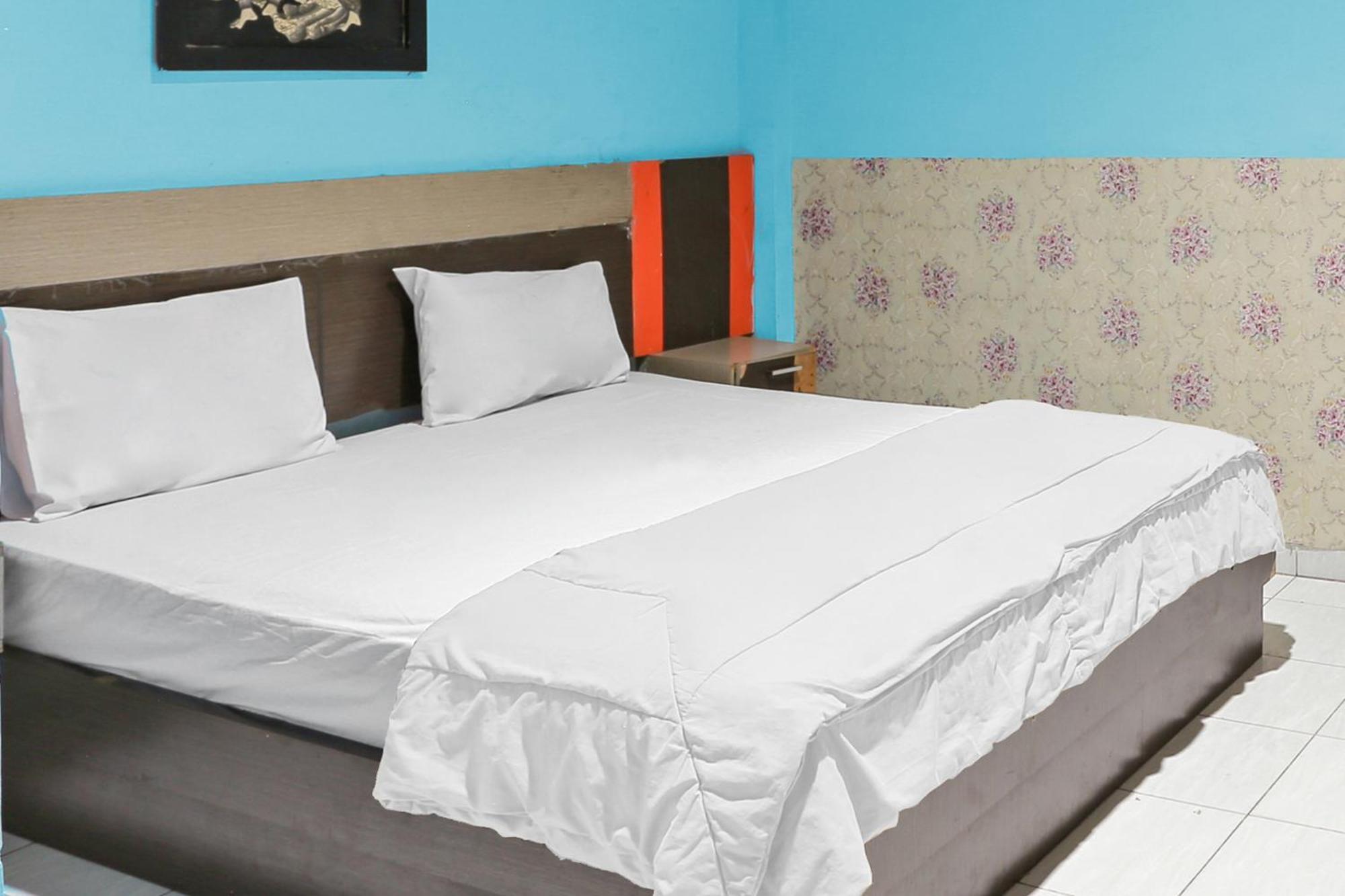 Oyo 93046 Hotel Fortuna Parepare Kültér fotó