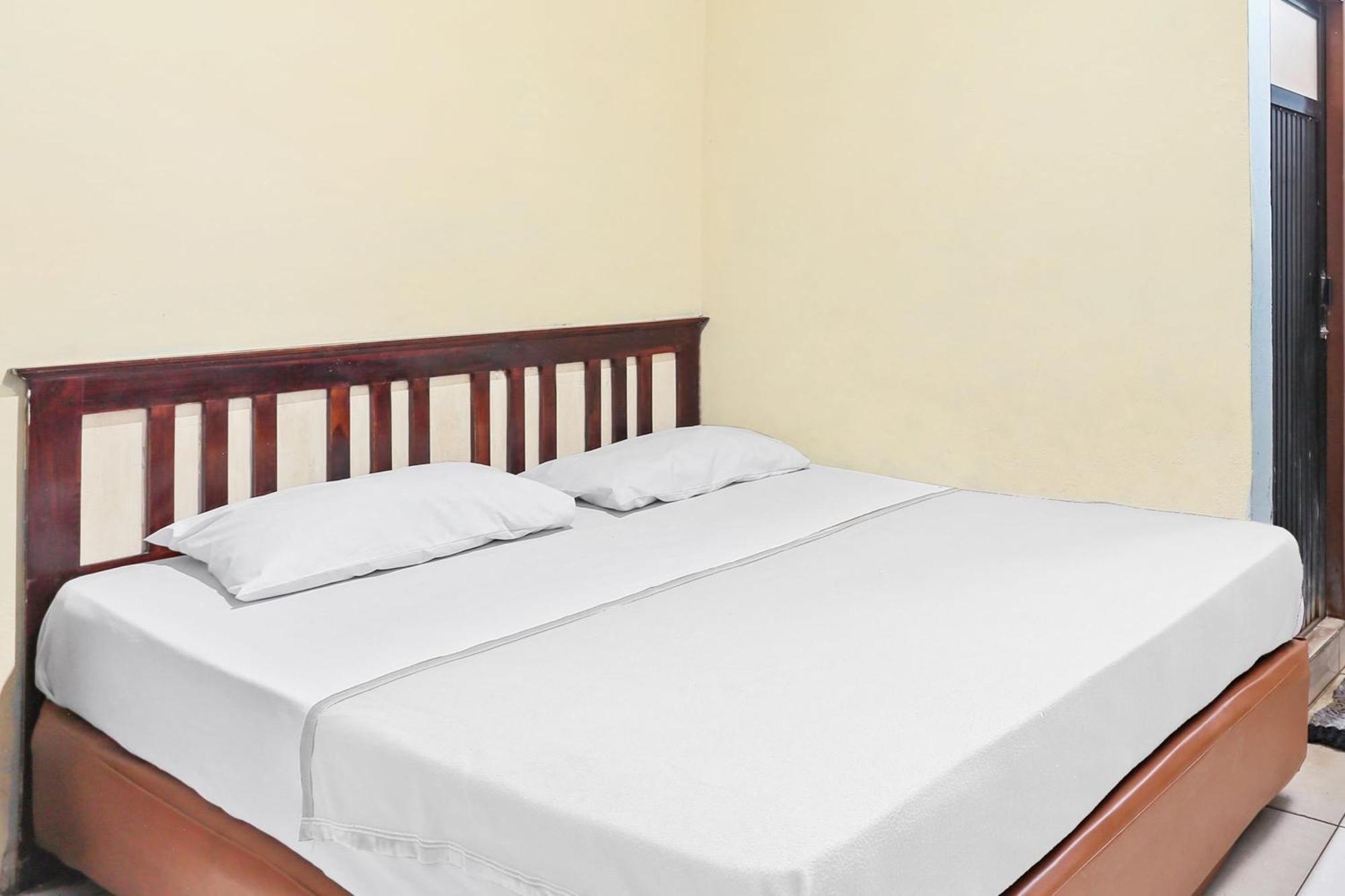 Oyo 93046 Hotel Fortuna Parepare Kültér fotó