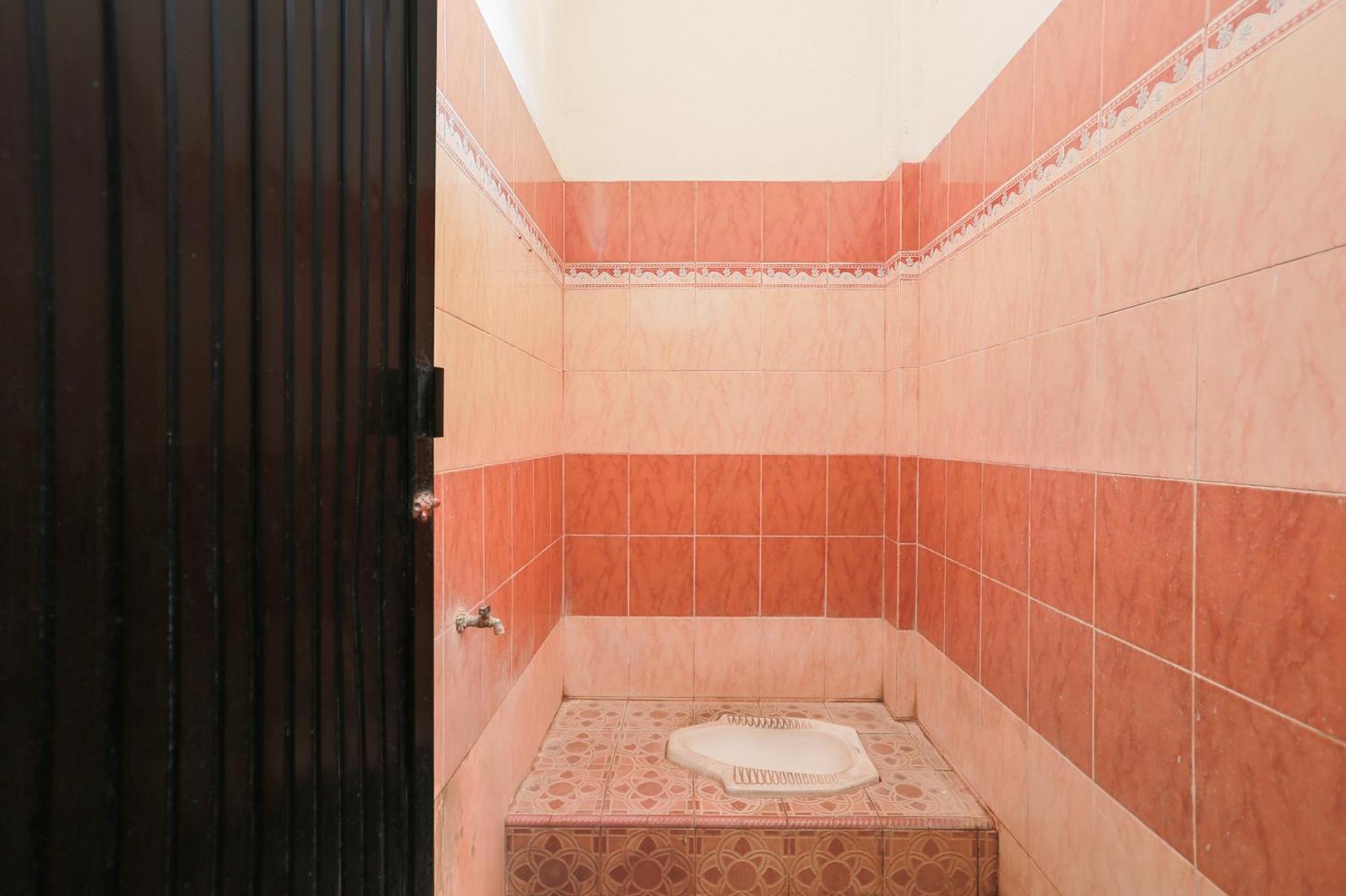 Oyo 93046 Hotel Fortuna Parepare Kültér fotó
