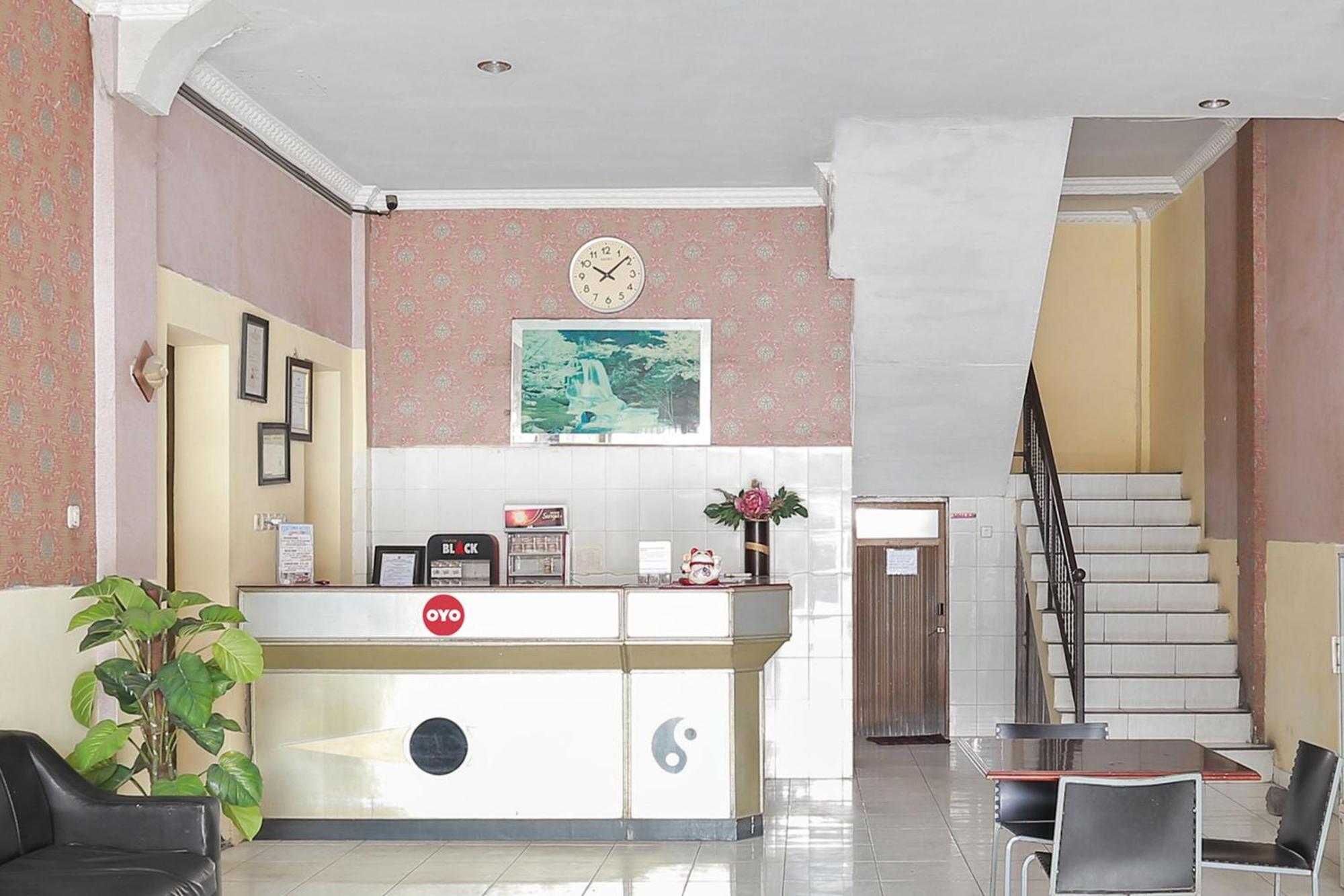 Oyo 93046 Hotel Fortuna Parepare Kültér fotó