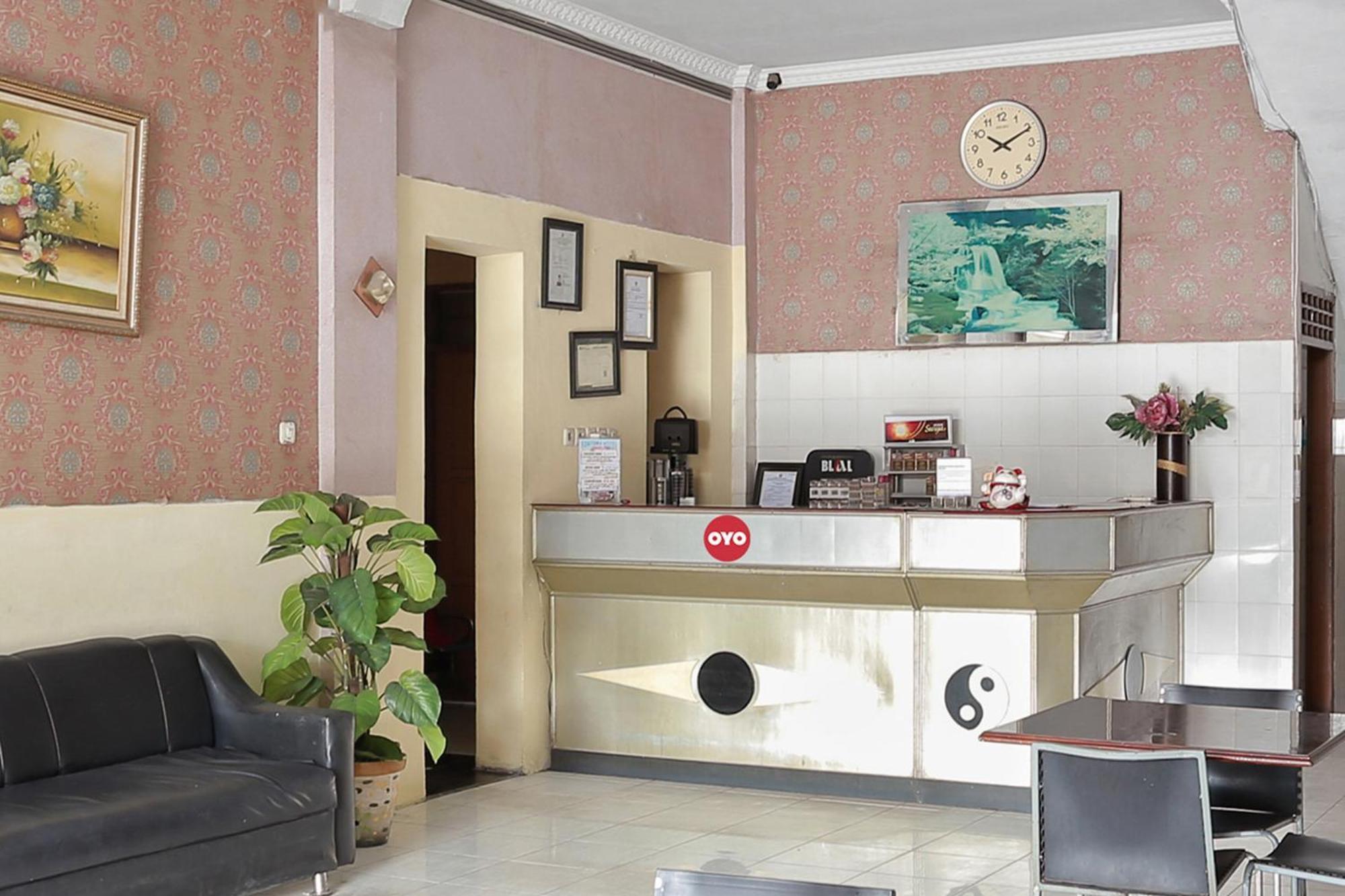 Oyo 93046 Hotel Fortuna Parepare Kültér fotó