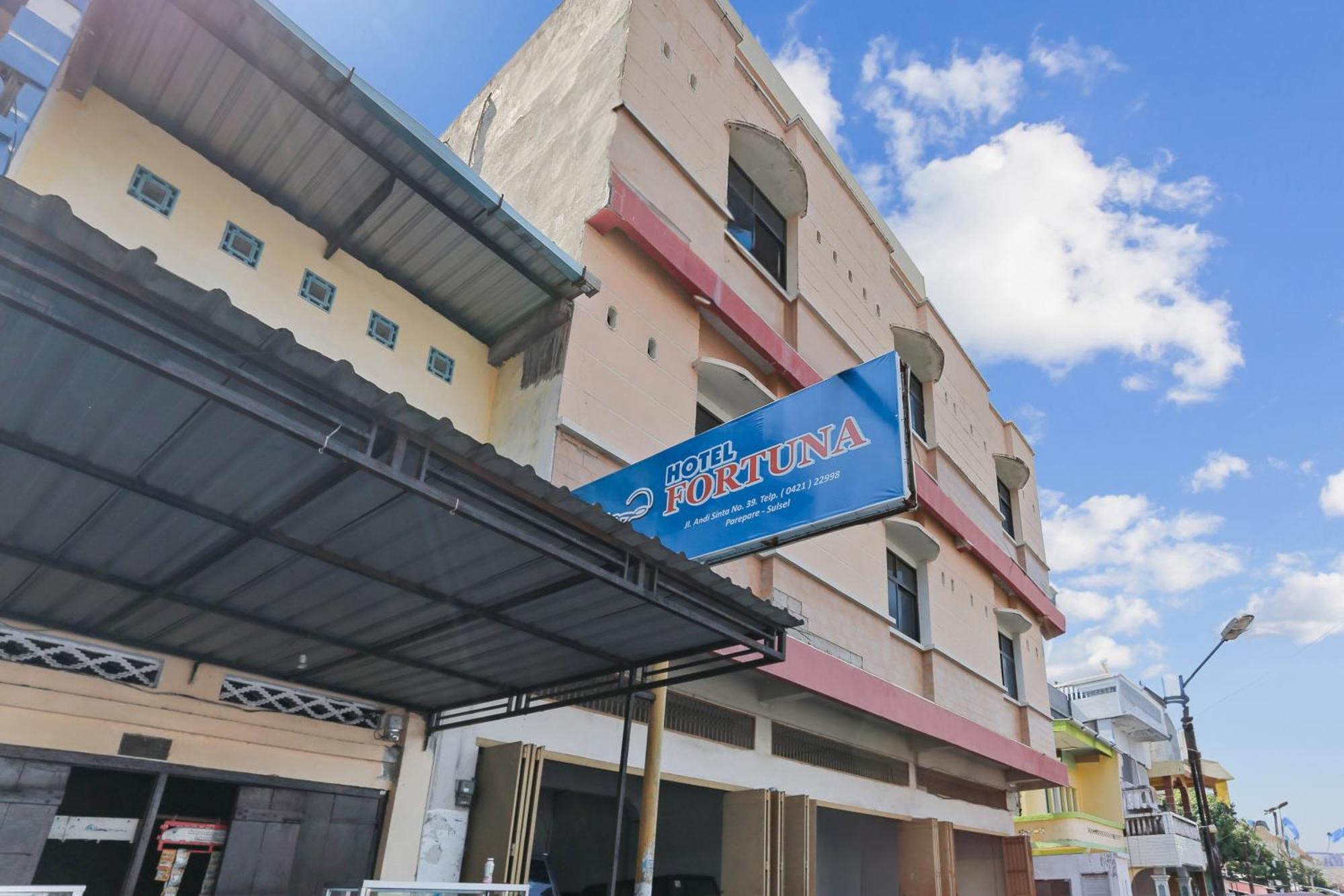 Oyo 93046 Hotel Fortuna Parepare Kültér fotó